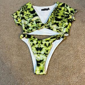 PrettyLittleThing green and black bikini top: US SIZE 2 bottom: US SIZE 0